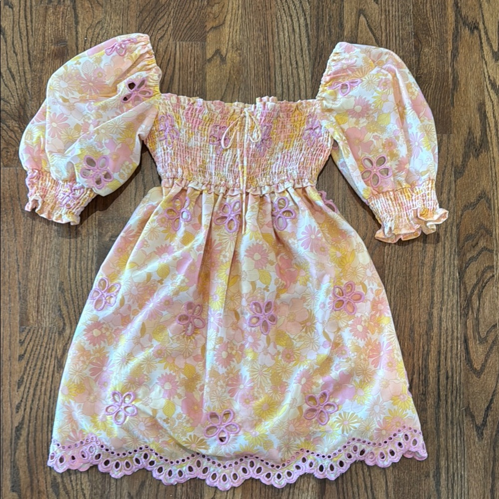 Floral lined brunch dress.  Great condition.